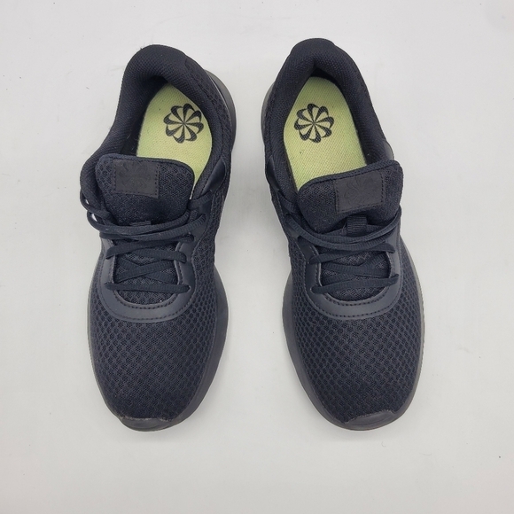 Nike Shoe Women's 10 Tanjun Triple Black Sneakers DJ6257-002 - Picture 8 of 8